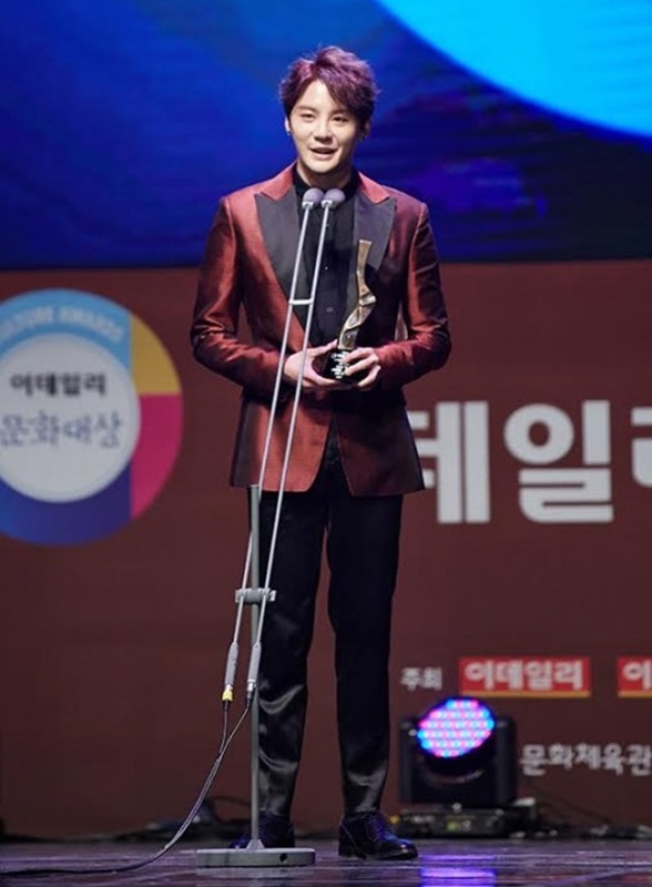 L actor Kim Jun-su - Death Note Musical - Best Musical at eDaily Culture Awards Feb 19th 2016