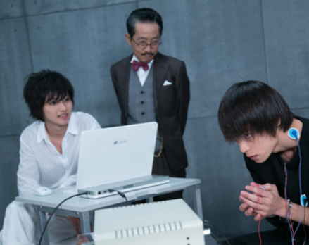 Watari watches L torture Kira